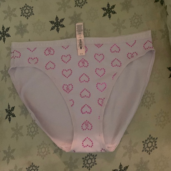Selling Victoria’s Secret underwear nwt any questions ask 🥰💕 - Picture 1 of 3